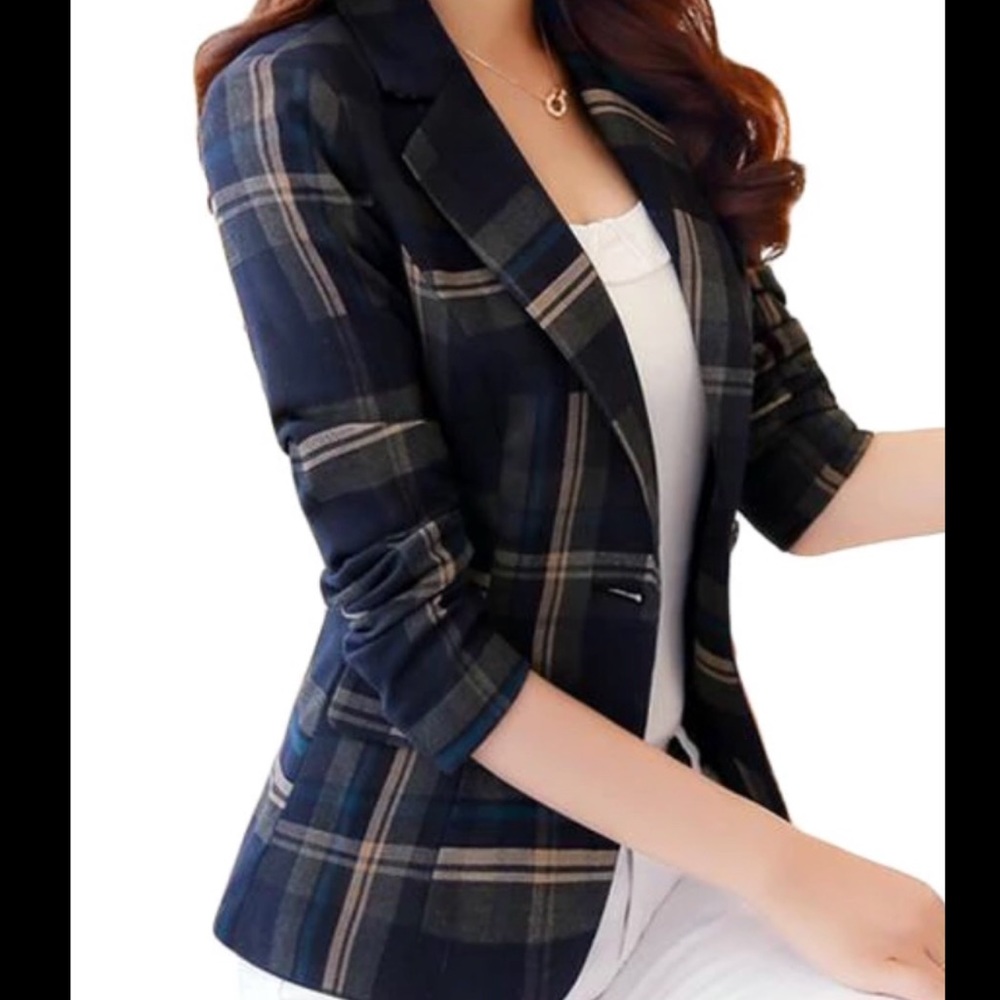 Cute Spring Cropped Plaid Blazer. ❤️❤️❤️